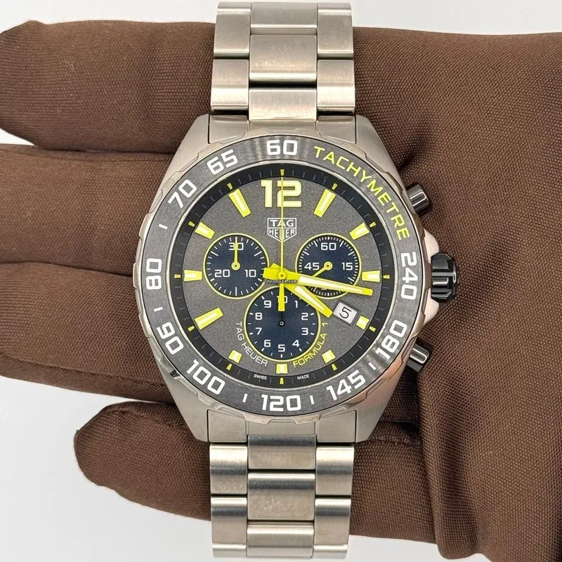 CAZ101AG.BA0842 שעון טאג הויאר פורמולה 1 לגברים בלוח אפור מיוחד | דגם כרונוגרף עם מחוגים זוהרים | שנתיים אחריות | Tag Heuer Formula 1 Chronograph Quartz Grey Dial Men';s CAZ101AG.BA0842