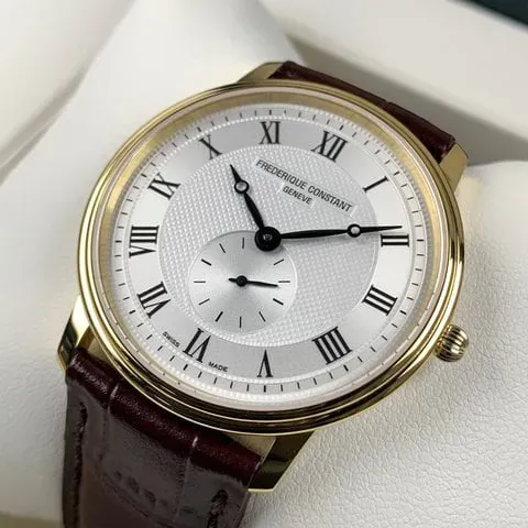 FC-235M4S5 פרדריק קונסטנט שעון יוקרה לגבר דגם מסדרת סלימליין דגם דק במיוחד ברצועת עור חומה | לוח לבן מיוחד רומיות | שעון שניון קטן בלוח | שנתיים אחריות Frederique Constant Slimline Quartz FC-235M4S5