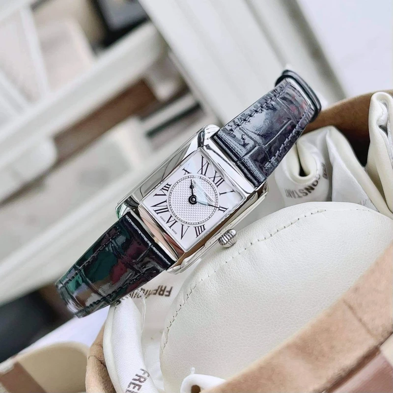 FC-200MC16 שעון יוקרתי מלבני לאישה של פרדריק קונסטנט | דגם אלגנטי אופנתי ברצועת עור כחולה | לוח רומי כולל שנתיים אחריות יבואן רשמי | Frederique Constant Classic Carree 23mm Ladies Watch FC-200MC16