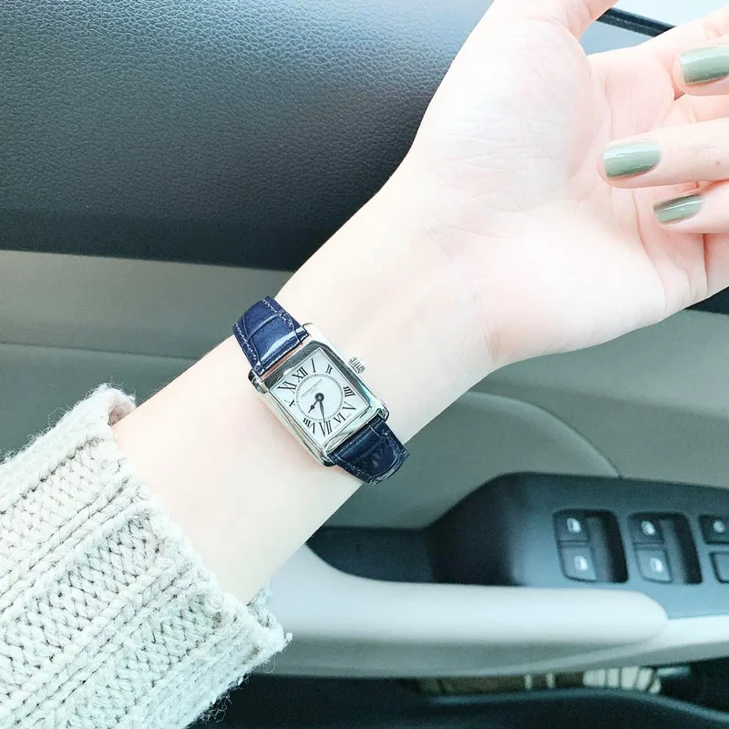 FC-200MC16 שעון יוקרתי מלבני לאישה של פרדריק קונסטנט | דגם אלגנטי אופנתי ברצועת עור כחולה | לוח רומי כולל שנתיים אחריות יבואן רשמי | Frederique Constant Classic Carree 23mm Ladies Watch FC-200MC16