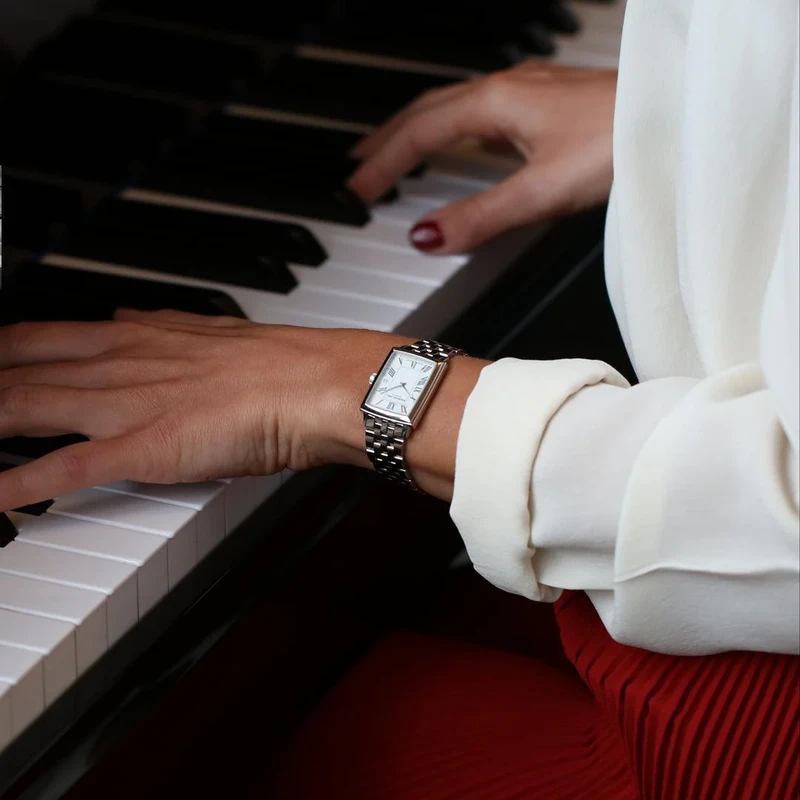 5925-ST-00300 שעון ריימונד וייל לנשים מסדרת טוקטה החדשה | שעון מלבני יוקרתי אופנתי בלוח רומי לבן | שנתיים אחריות יבואן רשמי | Raymond Weil Toccata Quartz Watch | 5925-ST-00300