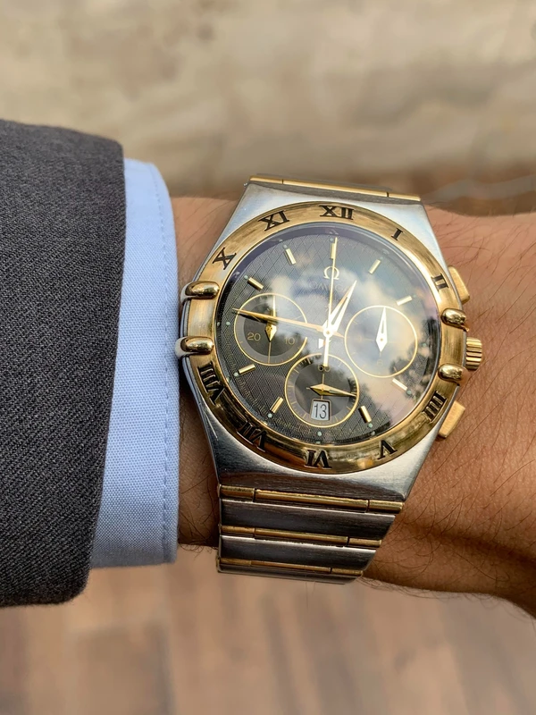 1242.50.00 שעון אומגה קונסטליישן כרונוגרף לגברים יד 2 | שעון שמור משולב זהב 18Kעם ברים מלאים | לוח שחור מיוחד | כולל אחריות | Omega Constellation Double Eagle Chronograph 39mm 1242.50.00 18K GOLD