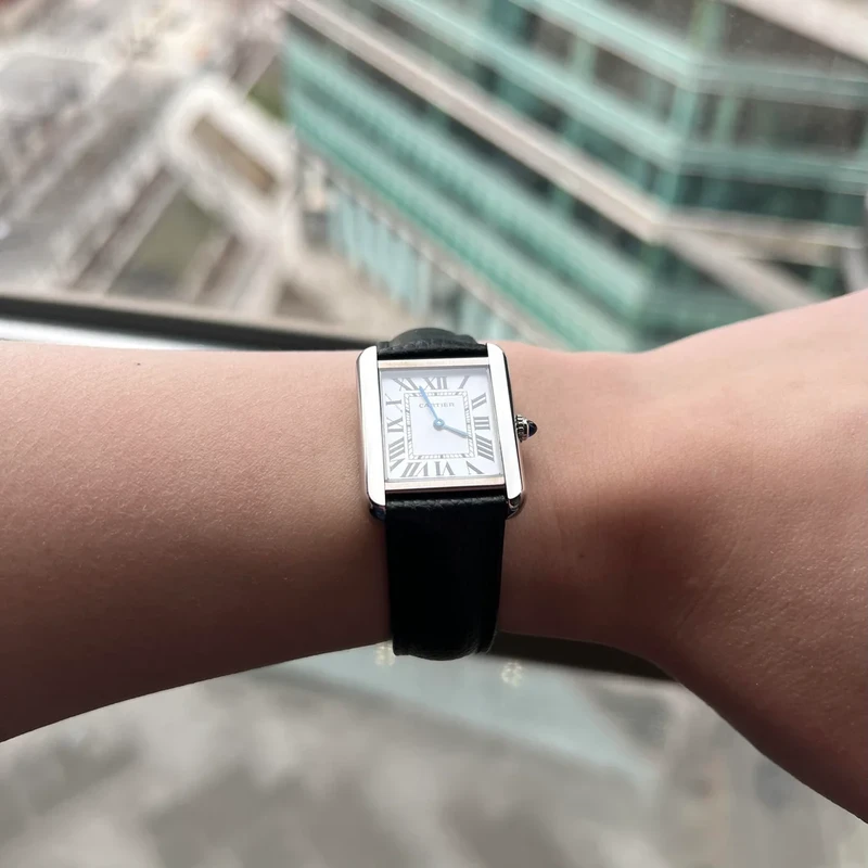 WSTA0030 שעון יד קרטייה טנק סולו לאישה דגם סמול | שעון יד 2 כמו חדש | רצועה חדשה כולל תעודות וקופסא | שנה אחריות | Cartier Tank Solo Watch Small Model, Quartz Movement, Steel, Leather WSTA0030