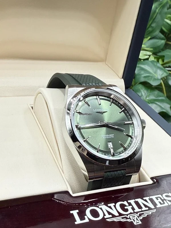 L38304029 שעון לונג';ין לגברים דגם קונקווסט ירוק מיוחד ברצועת ספורט | שעון כמו חדש סט מלא עם אחריות יבואן רשמי מעל 4 וחצי שנים | מנגנון אוטומטי | Longines Conquest 41mm Mens Watch Green L38304029