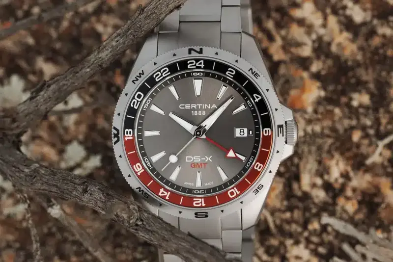 C047.452.11.081.01 שעון סרטינה חדש מסדרת DS-X | דגם משולב באזל אדום עם מצפן | GMT כולל 5 שנים אחריות | Certina DS-X GMT 41mm Mens Watch C0474521108101