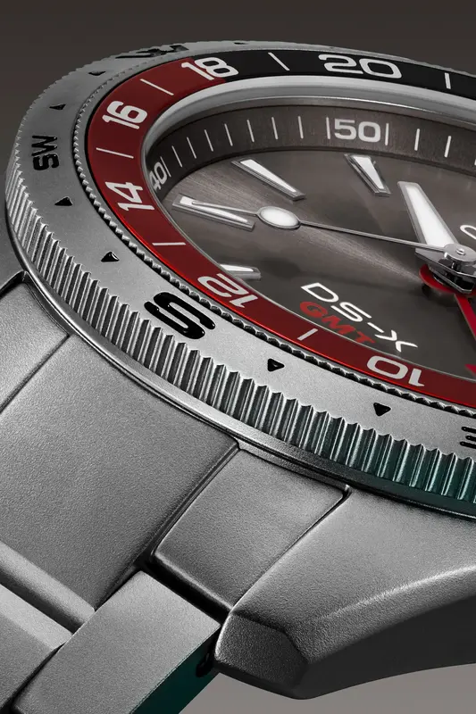 C047.452.11.081.01 שעון סרטינה חדש מסדרת DS-X | דגם משולב באזל אדום עם מצפן | GMT כולל 5 שנים אחריות | Certina DS-X GMT 41mm Mens Watch C0474521108101