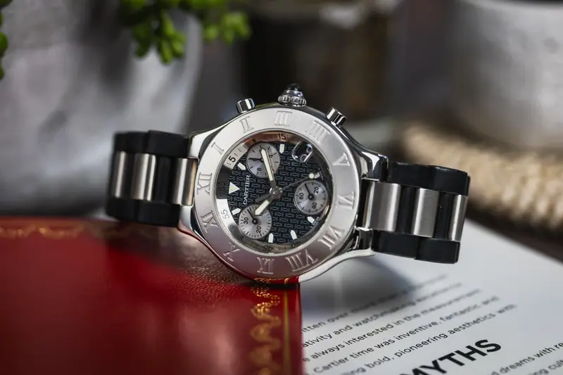 2424 שעון קרטייה מאסט 21 כרונוסקאף לגברים | דגם כרונוגרף ברצועת ספורט | לוח ממותג כולל חצי שנה אחריות | Cartier Must 21 Chronoscaph 2424 Chronograph 38mm