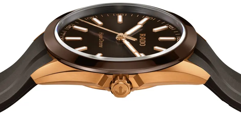 R62813130 | R32281309 שעון ראדו יבואן רשמי לגברים | דגם חדש מסדרת הייפרכרום | דגם ספורט אלגנטי ברצועת סיליקון חומה | לוח חום זרחני | Rado Hyperchrome Brown Dial Rubber Strap Watch R32281309