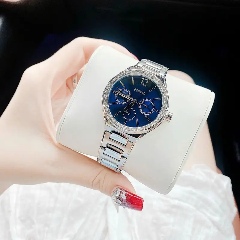 BQ3720 שעון פוסיל לנשים | לוח כחול מיוחד כולל תאריכון ימים | באזל משובץ זרקונים | מלאי מוגבל | שנתיים אחריות | Fossil Eevie Women';s Silver Stainless Steel Watch. BQ3720