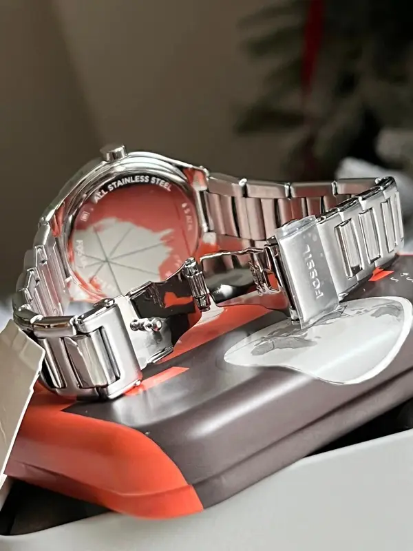 BQ3720 שעון פוסיל לנשים | לוח כחול מיוחד כולל תאריכון ימים | באזל משובץ זרקונים | מלאי מוגבל | שנתיים אחריות | Fossil Eevie Women';s Silver Stainless Steel Watch. BQ3720