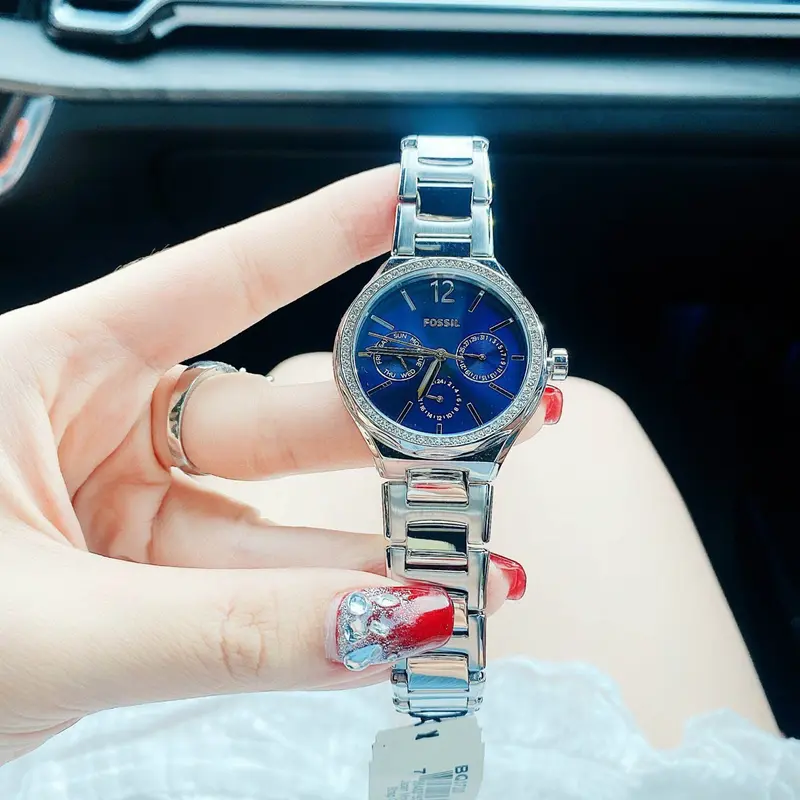 BQ3720 שעון פוסיל לנשים | לוח כחול מיוחד כולל תאריכון ימים | באזל משובץ זרקונים | מלאי מוגבל | שנתיים אחריות | Fossil Eevie Women';s Silver Stainless Steel Watch. BQ3720