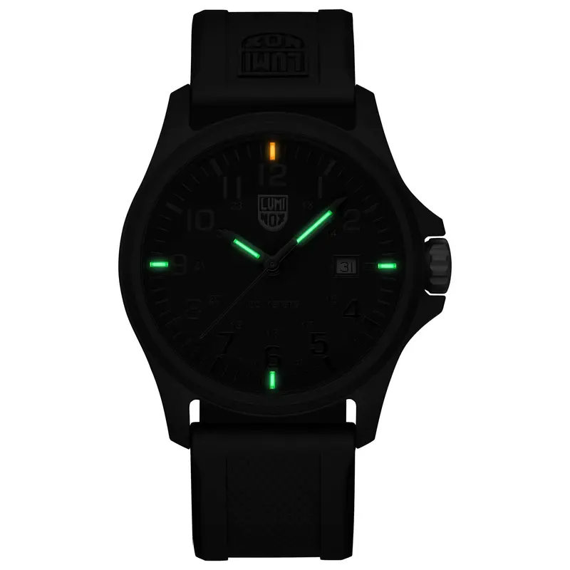 X2.BD02.1 שעון יד לומינוקס לגברים | דגם ברצועת בד | לוח מספרים שחור | שנתיים אחריות | מלאי מוגבל | Luminox Men';s Patagonia 43mm Quartz Watch X2.BD02.1