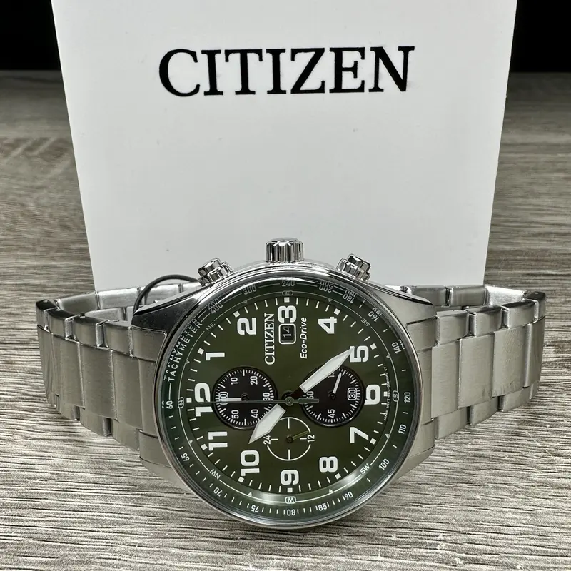 CA0770-56X שעון סיטיזן אקו דרייב סולארי לגברים | דגם חדש ומיוחג בלוח ירוק זרחני עם מספרים | שנתיים אחריות Citizen Eco Drive Chronograph 43mm Mens Watch Green CA0770-56X