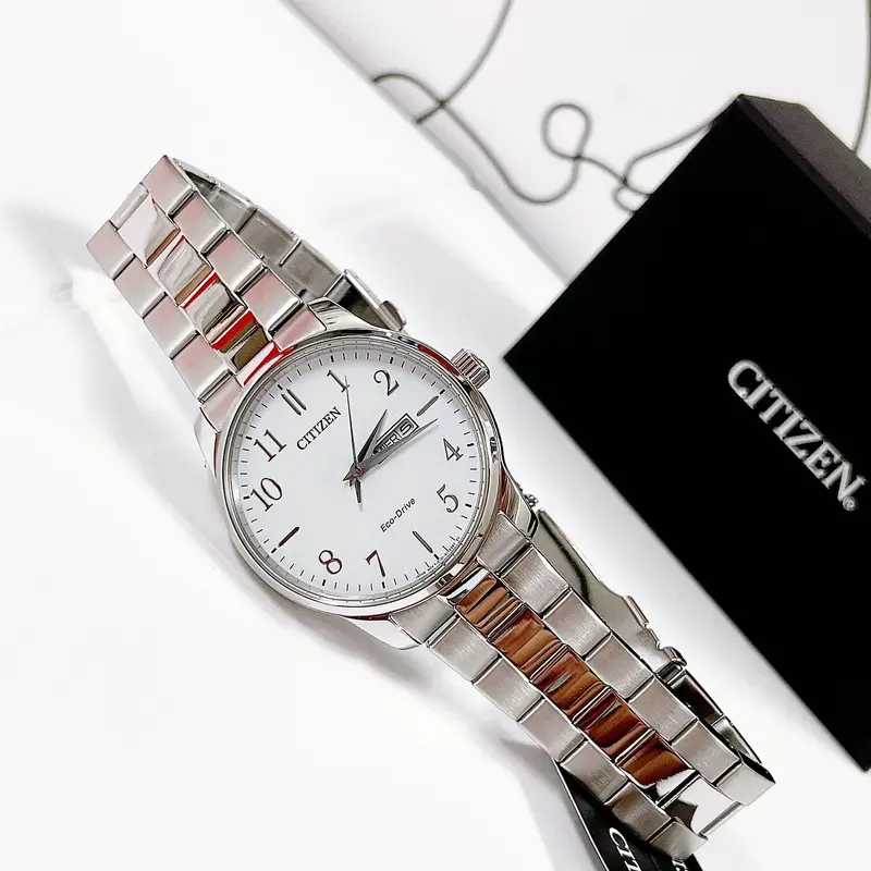 BM8551-54A שעון סיטיזן קלאסי אלגנטי לגברים | לוח לבן מספרים קריא וברור | תאריכון כפול | שנתיים אחריות | Citizen Dress Classic Men';s Watch BM8551-54A