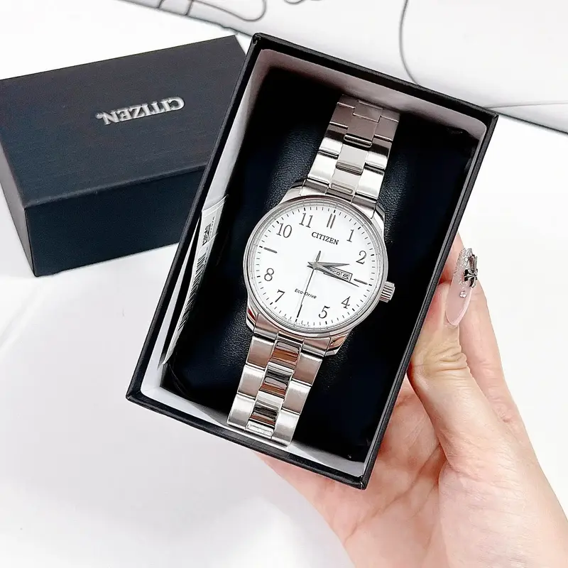 BM8551-54A שעון סיטיזן קלאסי אלגנטי לגברים | לוח לבן מספרים קריא וברור | תאריכון כפול | שנתיים אחריות | Citizen Dress Classic Men';s Watch BM8551-54A