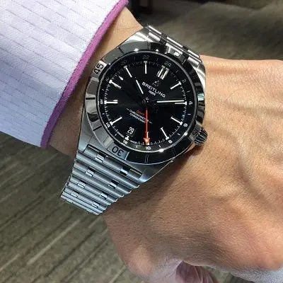 A32398101B1A1 שעון ברייטלינג כרונומט החדש יד 2 שנת 23 סט מלא | שעוון שמור מאד בלוח שחור | דגם GMT Breitling Chronomat Automatic GMT 40 Black Dial