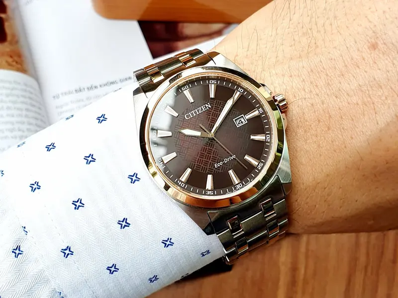 BM7536-53X שעון חדש של סיטיזן לגברים | דגם אקו דרייב סולארי ברצועת פלדה משולבת זהב רוז | לוח חום מיוחד | שנתיים אחריות | Peyten Brown Dial Stainless Steel Bracelet BM7536-53X