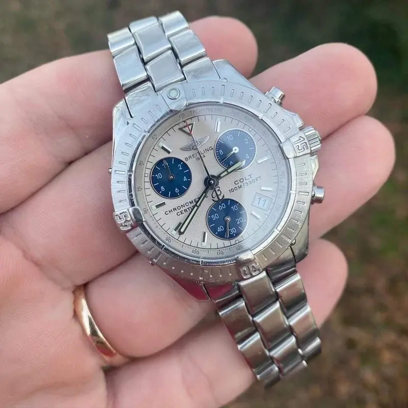 A73350 שעון יד ברייטלינג יד 2 לגברים | דגם קולט 38 מ';';מ | לוחפנדה מיוחד לבן עם כחול | שעון יוקרתי כולל אחריות | Breitling Colt Chronograph Stainless Steel Mens Watch A73350