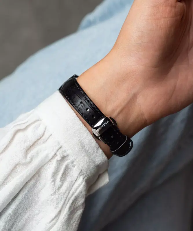 C033.251.16.351.01 שעון יד סרטינה לנשים | דגם די אס 8 בלוח שחור מיוחד | מחוגים זהב למראה יוקרתי | מנגנון שווצרי כרונומטר מדוייק | רצועת עור עם 5 שנים אחריות | C0332511635101 Certina DS-8 Lady ladies w