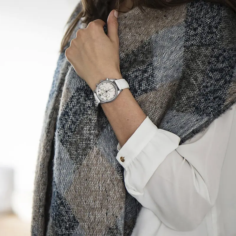 C033.234.16.118.00 שעון יוקרתי אלגנטי ומיוחד לאישה בלוח פנינה | דגם כרונוגרף ספורטיבי ברצועת עור לבנה | 5 שנים אחריות | C0332341611800 Certina Urban DS-8 Chrono Lady Women';s Watch