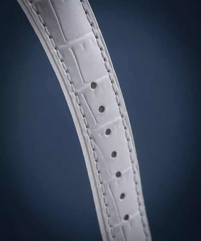 C033.234.16.118.00 שעון יוקרתי אלגנטי ומיוחד לאישה בלוח פנינה | דגם כרונוגרף ספורטיבי ברצועת עור לבנה | 5 שנים אחריות | C0332341611800 Certina Urban DS-8 Chrono Lady Women';s Watch