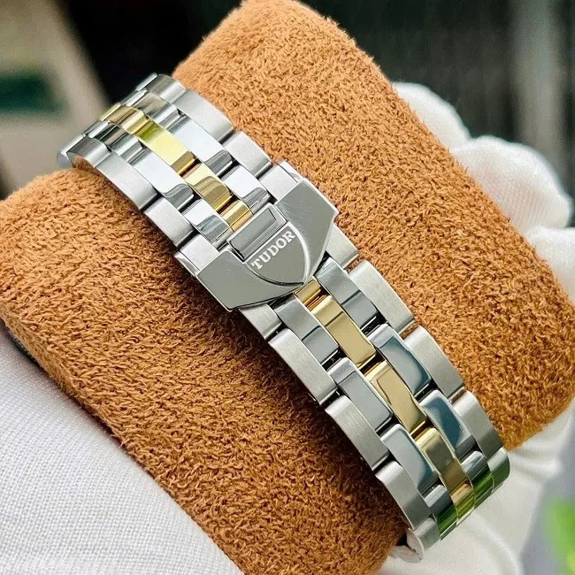 M55003-0006 שעון יד טודור יד 2 כמו חדש | דגם 36 מ';';מ יוניסקס | לוח זהב משובץ יהלומים | רצועה ובאזל זהב 18K | מגיע עם תעודת קופסא ואחריות | Tudor Glamour Date M55003-0006