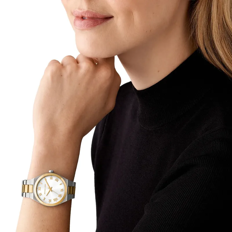 MK7464 שעון מייקל קורס יבואן רשמי לנשים | דגם משולב זהב | לוח רומי לבן קלאסי ואלגנטי | מלאי מוגבל | כולל שנתיים אחריות פלאנט |Michael Kors Lennox Steel Bracelet White Dial Women';s Watch MK7464