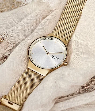 SKW3027 שעון סקאגן זהב לאישה | דגם ברצועת רשת אופנתית | לוח כסוף משובץ זרקונים | שעון יד עם שנתיים אחריות יבואן רשמי | NEW Skagen Women';s Freja Quartz Watch w MESH Stainless Steel Strap Gold SKW3027