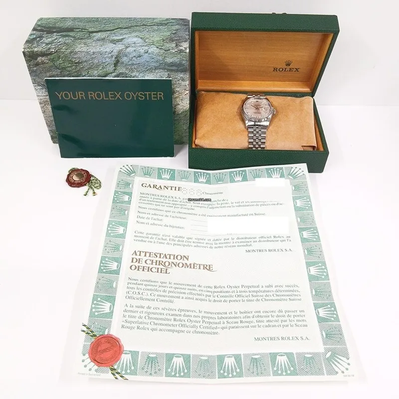 16234 רולקס דייג';אסט 36 ממ - יוניסקס | שעון כסוף בלוח כסוף מתאים לאספנים | סט מלא כולל כל הספרים וקופסת עץ | שעון לאחר טיפול | באזל זהב לבן רצועת ג';ובלי | ללא פוליש | Rolex Datejust 16234 Silver Inde