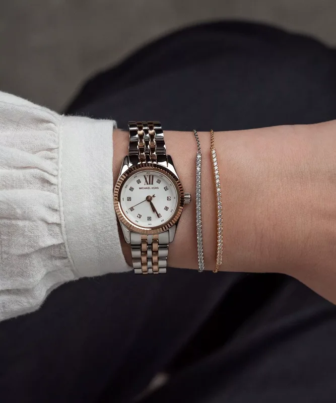 MK4817SET שעון מייקל קורס חדש לנשים | דגם זהב רוז בלוח לבן משובץ אבנים | מגיע כסט עם 2 צמידים של MK | שנתיים אחריות מלאי מוגבל | MK4817SET Michael Kors Lexington Gift Set watch