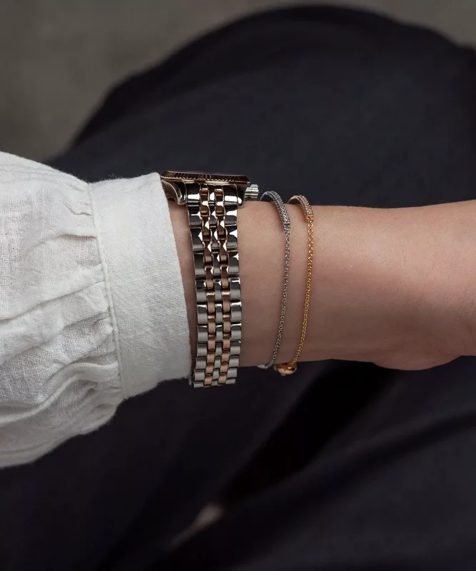 MK4817SET שעון מייקל קורס חדש לנשים | דגם זהב רוז בלוח לבן משובץ אבנים | מגיע כסט עם 2 צמידים של MK | שנתיים אחריות מלאי מוגבל | MK4817SET Michael Kors Lexington Gift Set watch