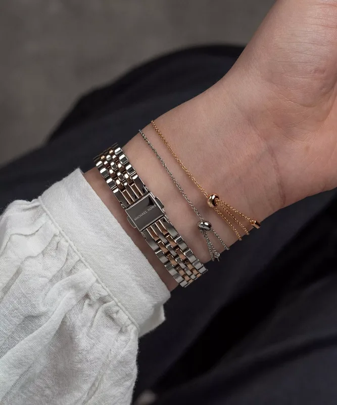 MK4817SET שעון מייקל קורס חדש לנשים | דגם זהב רוז בלוח לבן משובץ אבנים | מגיע כסט עם 2 צמידים של MK | שנתיים אחריות מלאי מוגבל | MK4817SET Michael Kors Lexington Gift Set watch