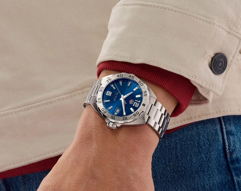 WAZ1118.BA0875 שעון טאג הויאר יד 2 לגברים מסדרת פורמולה 1 | לוח כחול זרחני מהמם | שעון שמור מאד כולל קופסא ומדריכים | עם אחריות | 200 מטר | Tag Heuer Formula 1 - Quartz, 41 mm, Steel WAZ1118.BA0875