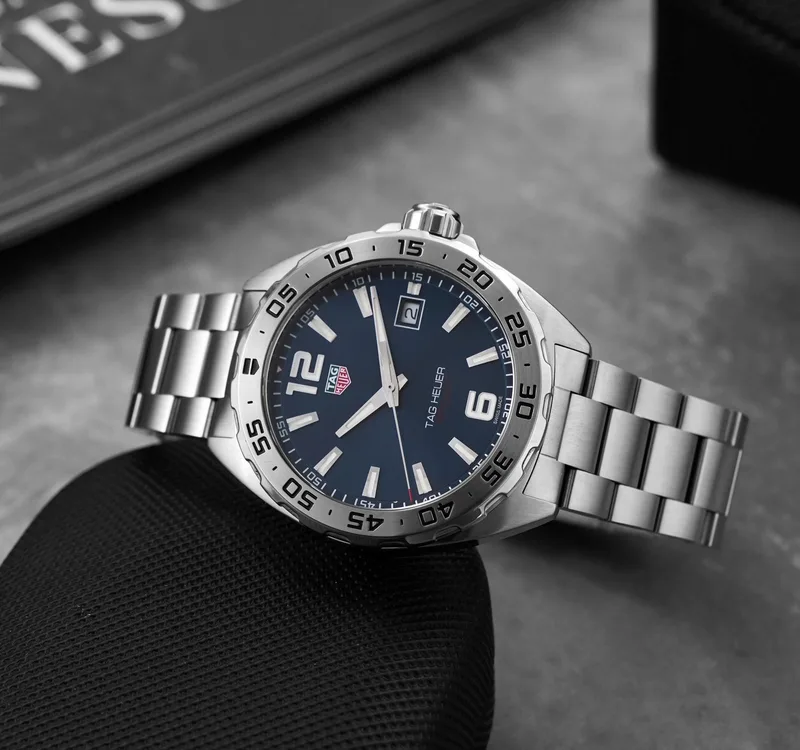 WAZ1118.BA0875 שעון טאג הויאר יד 2 לגברים מסדרת פורמולה 1 | לוח כחול זרחני מהמם | שעון שמור מאד כולל קופסא ומדריכים | עם אחריות | 200 מטר | Tag Heuer Formula 1 - Quartz, 41 mm, Steel WAZ1118.BA0875