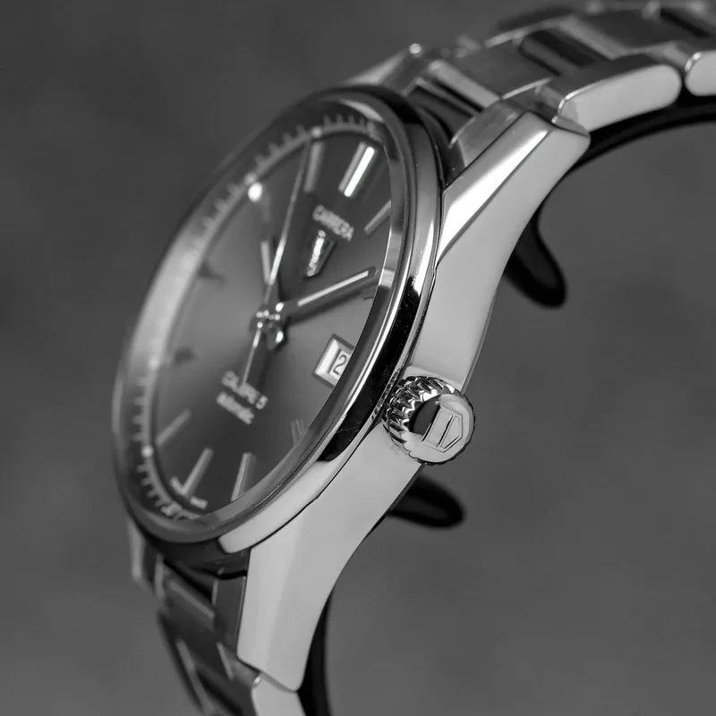 WAR211C.BA0782 שעון טאג הויאר אוטומטי לגברים מסדרת קררה היוקרתית | שעון יד 2 שמור מאד | לוח אפור סאנריי מיוחד | אחריות קופסא וספרים | גב אחורי שקוף | קליבר 5 המוצלח | TAG Heuer WAR211C.BA0782