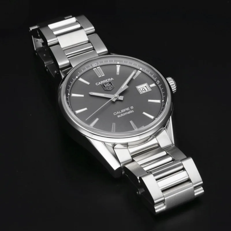 WAR211C.BA0782 שעון טאג הויאר אוטומטי לגברים מסדרת קררה היוקרתית | שעון יד 2 שמור מאד | לוח אפור סאנריי מיוחד | אחריות קופסא וספרים | גב אחורי שקוף | קליבר 5 המוצלח | TAG Heuer WAR211C.BA0782