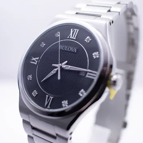 96D156 שעון יד בולובה אלגנטי ספורטיבי לגברים | דגם בלוח שחור מיוחד משובץ 8 יהלומים | שנתיים אחריות | מלאי מוגבל | Bulova Men';s 96D156 Diamond Accent Watch