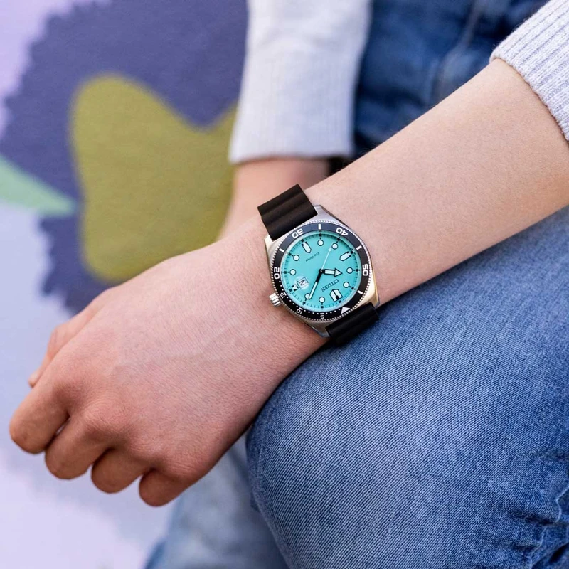 AW1760-14X שעון סיטיזן לגברים בלוח טיפני טורקיז מיוחד וזרחני| שעון סולארי ברצועת ספורט | שנתיים אחריות | Citizen Eco-Drive AW1760-14X Turquoise Dial Diver