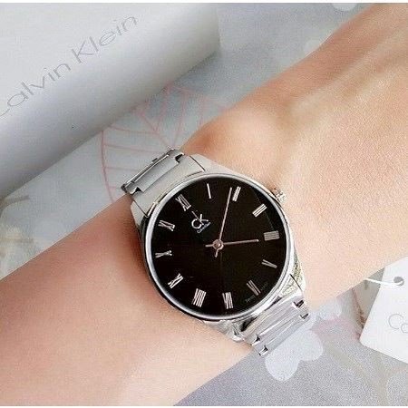 שעון קלווין קליין לוח שחור קריא עם אותיות רומיות | שעונים שווצרים במחירים מיוחדים | שנתיים אחריות | Calvin Klein K4D2214Y Women Watches
