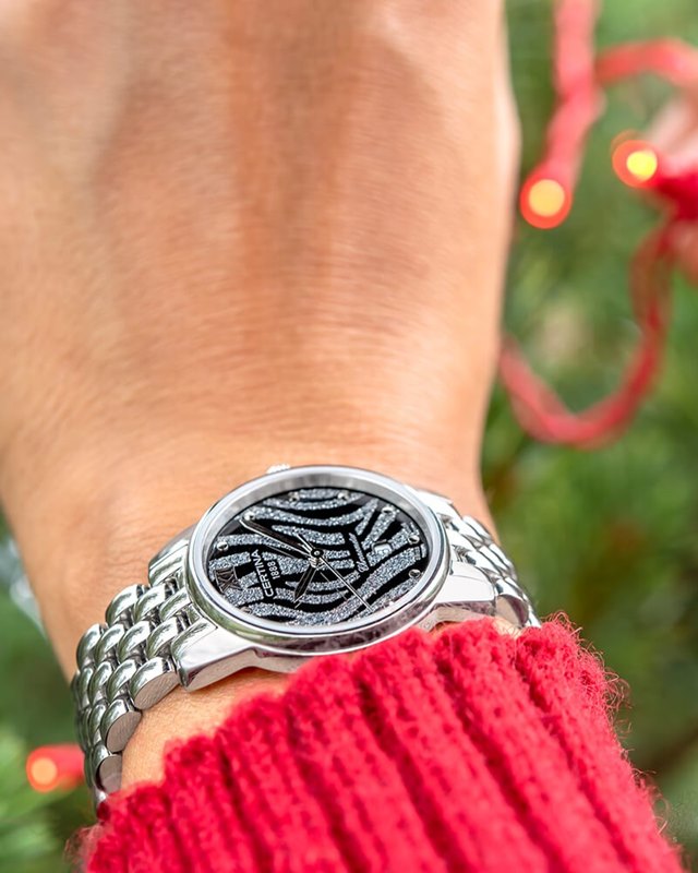 DS_8_Lady_C033.051.11.058.00_