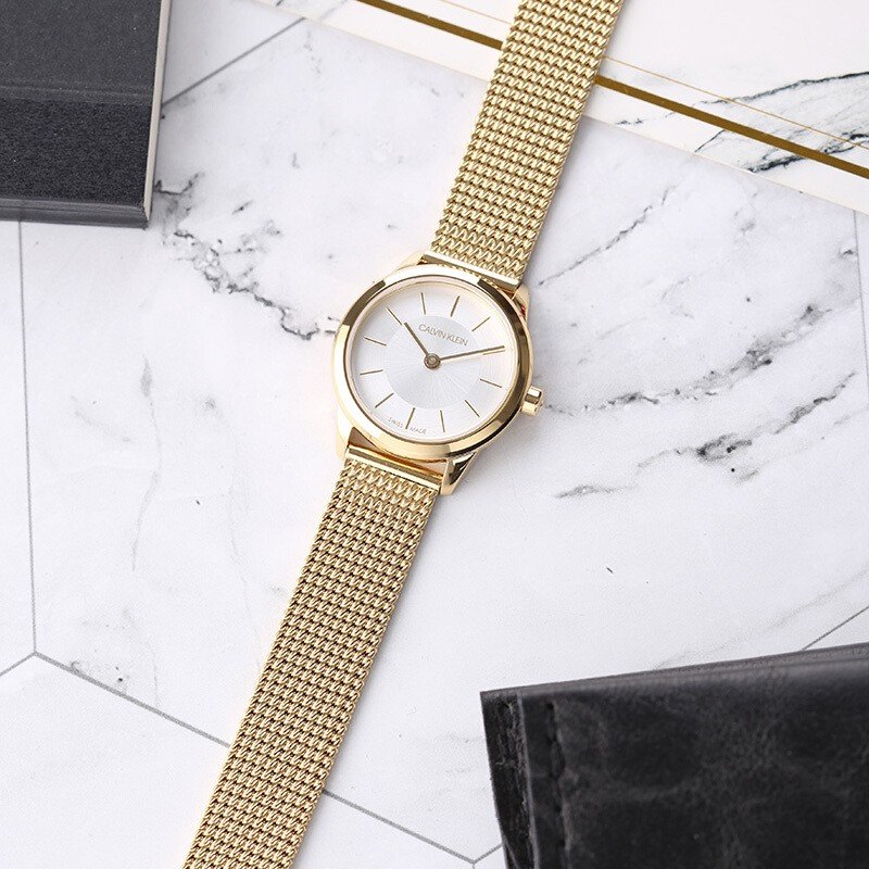 K3M23526 שעון קלווין קליין לנשים | שעון זהב מיני לוח פסים מרשים | רצועת רשת זהב | שעוני אופנה לאישה במבצע | Calvin Klein Minimal Lady K3M23526