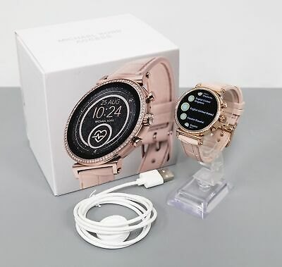 MKT5068 שעון מייקל קורס סמארט | מסך מגע ברצועת סיליקון ורודה | באזל רוז גולד משובץ | מערכת הפעלה של גוגל | שנתיים אחריות | Michael Kors Access Sofie Heart Rate MKT5068 Smartwatch is beautiful and luxu